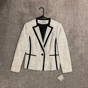 Kasper Women’s Blazer - Size 10 NWT